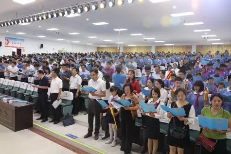 启动仪式在雄壮的国歌声中拉开帷幕。