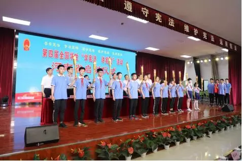 启动仪式在雄壮的国歌声中拉开帷幕。