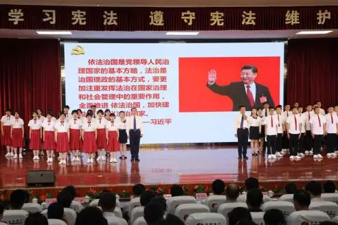 启动仪式在雄壮的国歌声中拉开帷幕。
